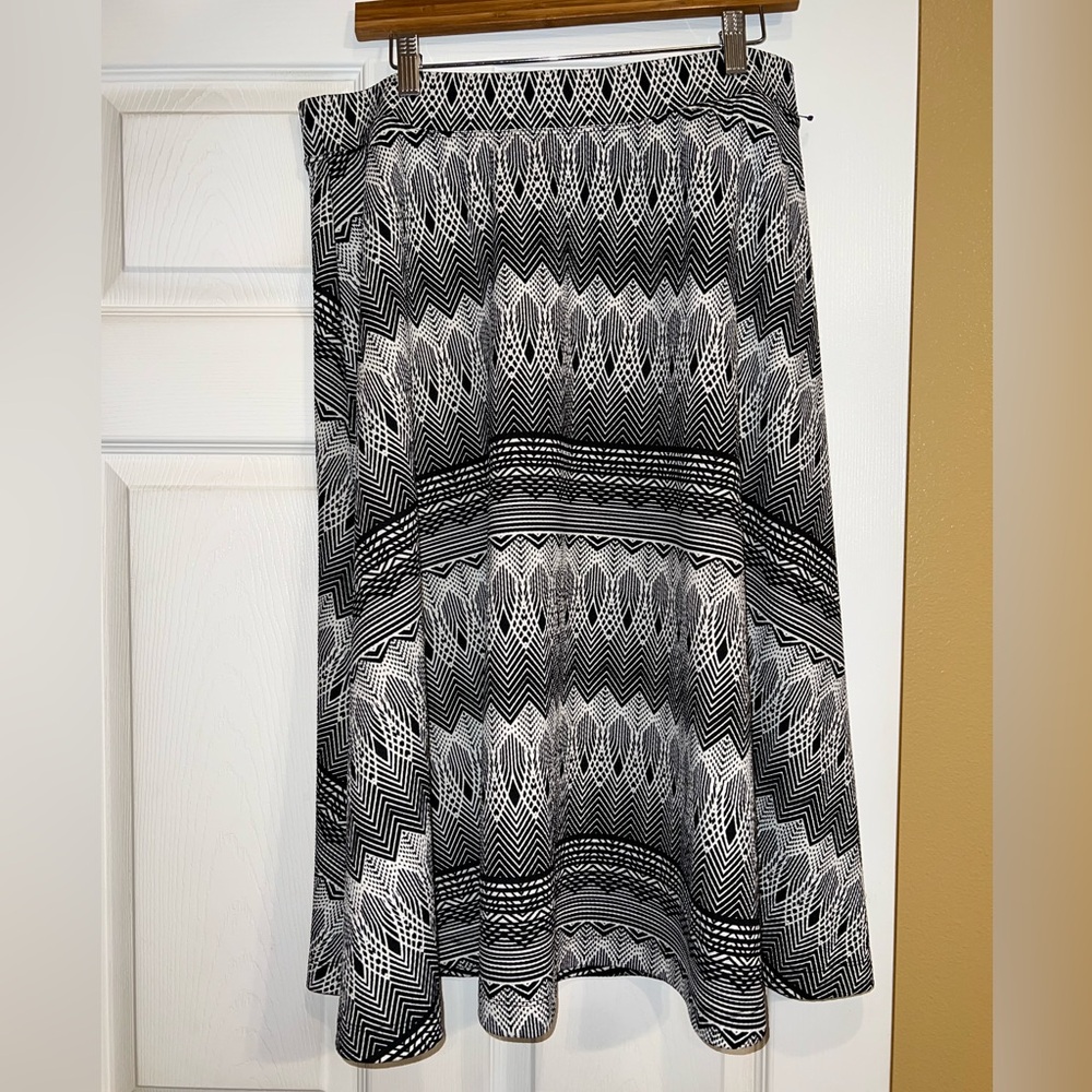 Cato Monochrome Geometric Midi Skirt. Size 14/16W. EUC